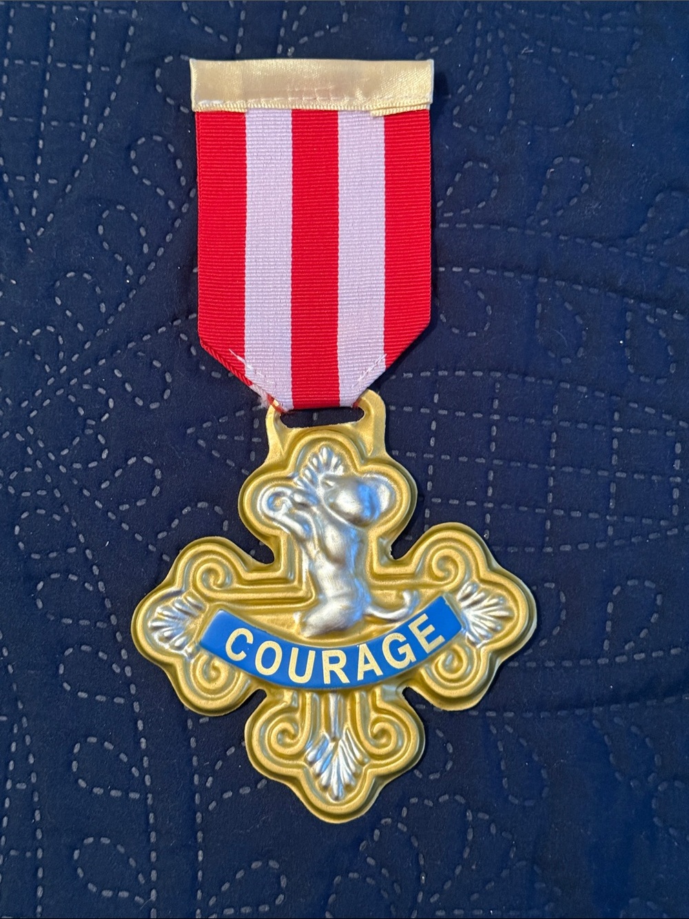 Rubie's The Wizard of Oz Cowardly Lion Badge of Courage Pin